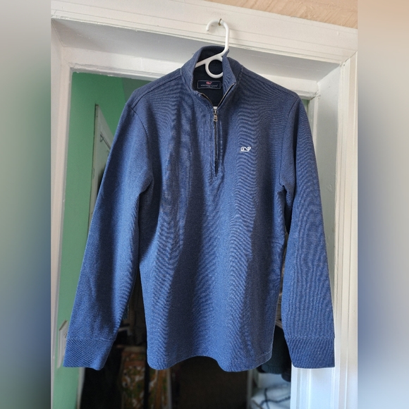 Vineyard vines men's front zipper sweater.